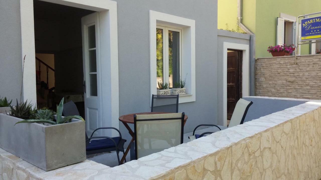 Family House Nerezine Apartment Екстериор снимка
