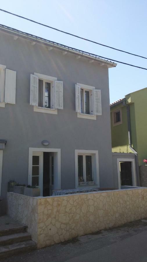 Family House Nerezine Apartment Екстериор снимка
