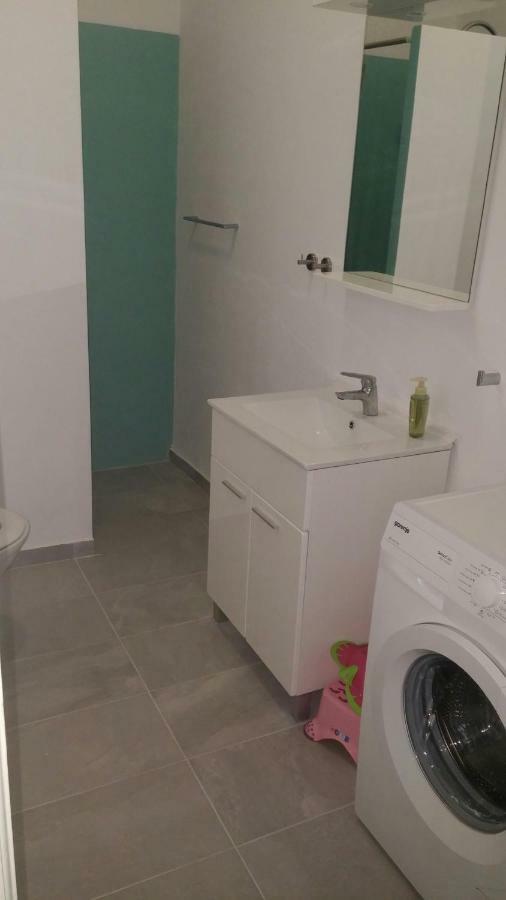 Family House Nerezine Apartment Екстериор снимка