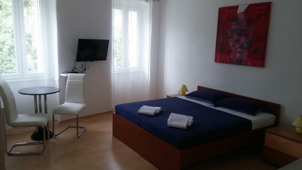 Family House Nerezine Apartment Екстериор снимка