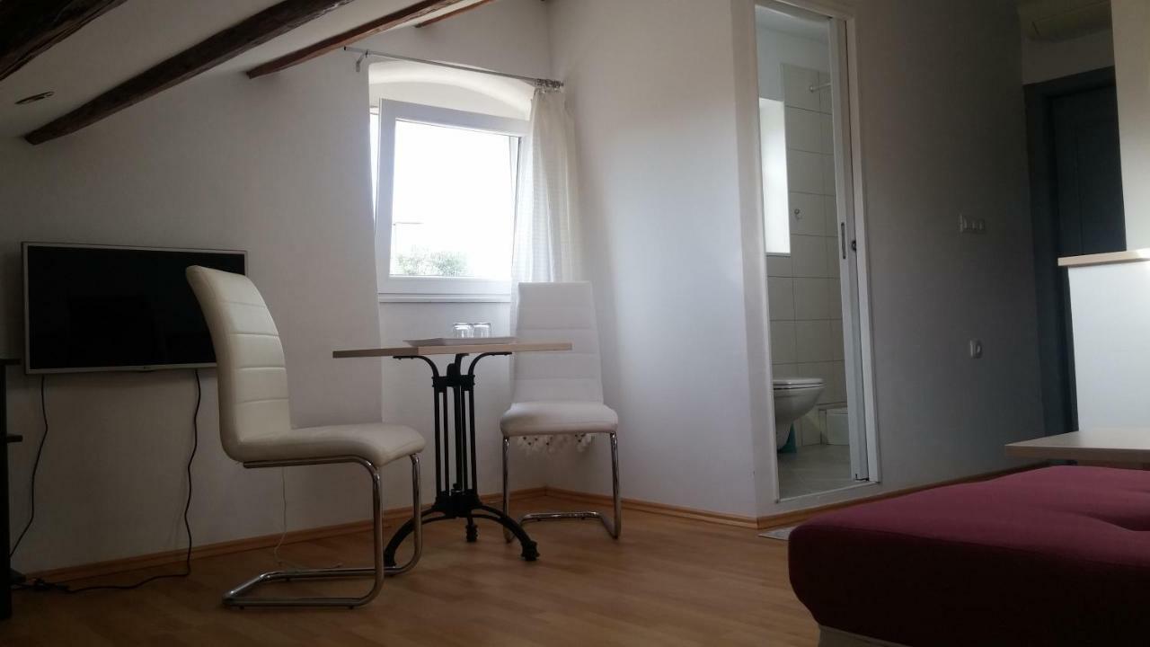 Family House Nerezine Apartment Екстериор снимка