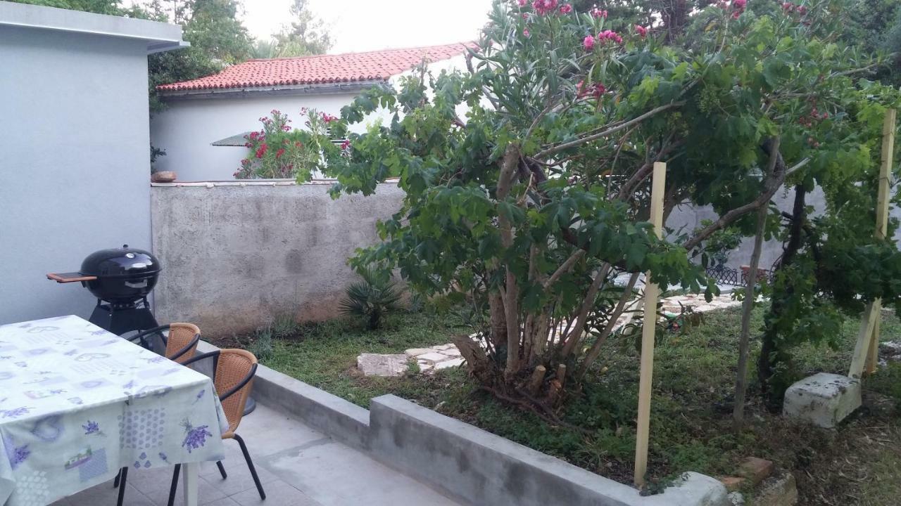 Family House Nerezine Apartment Екстериор снимка