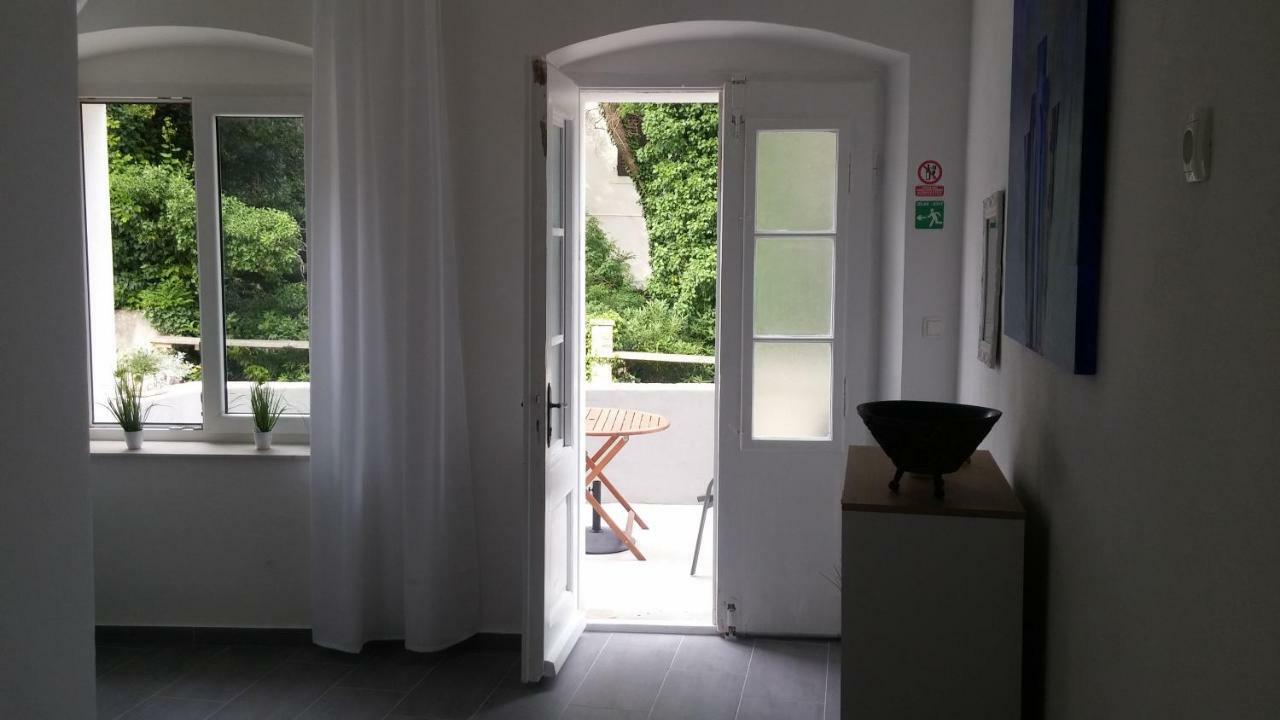 Family House Nerezine Apartment Екстериор снимка
