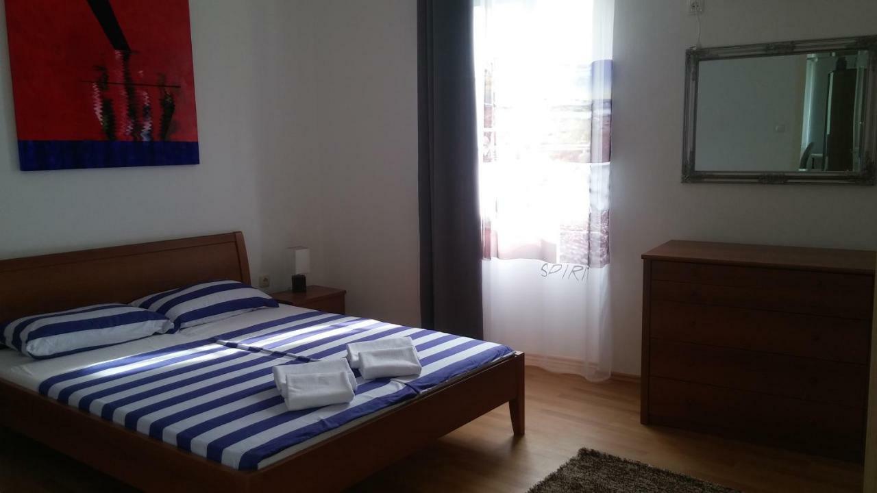 Family House Nerezine Apartment Екстериор снимка