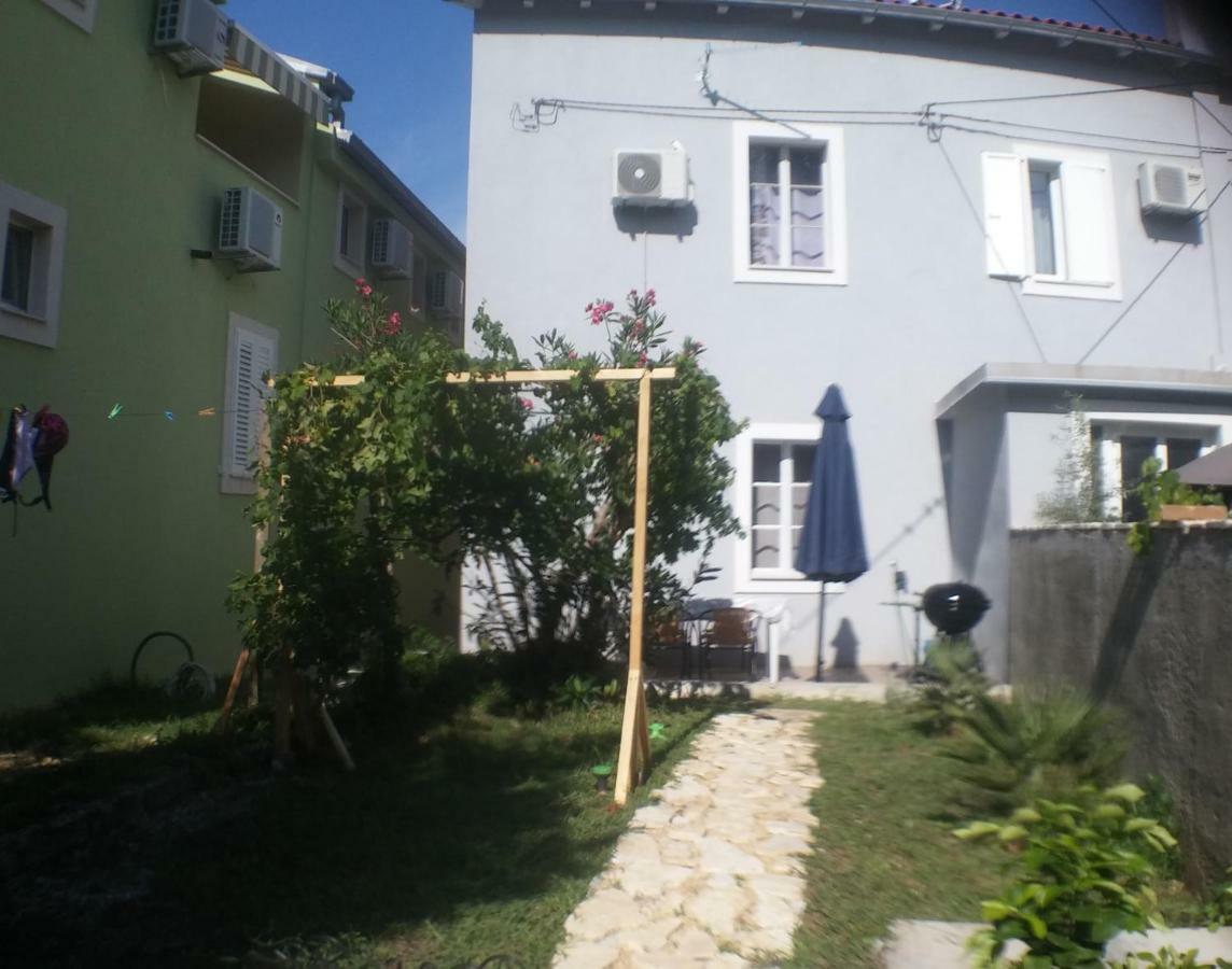 Family House Nerezine Apartment Екстериор снимка